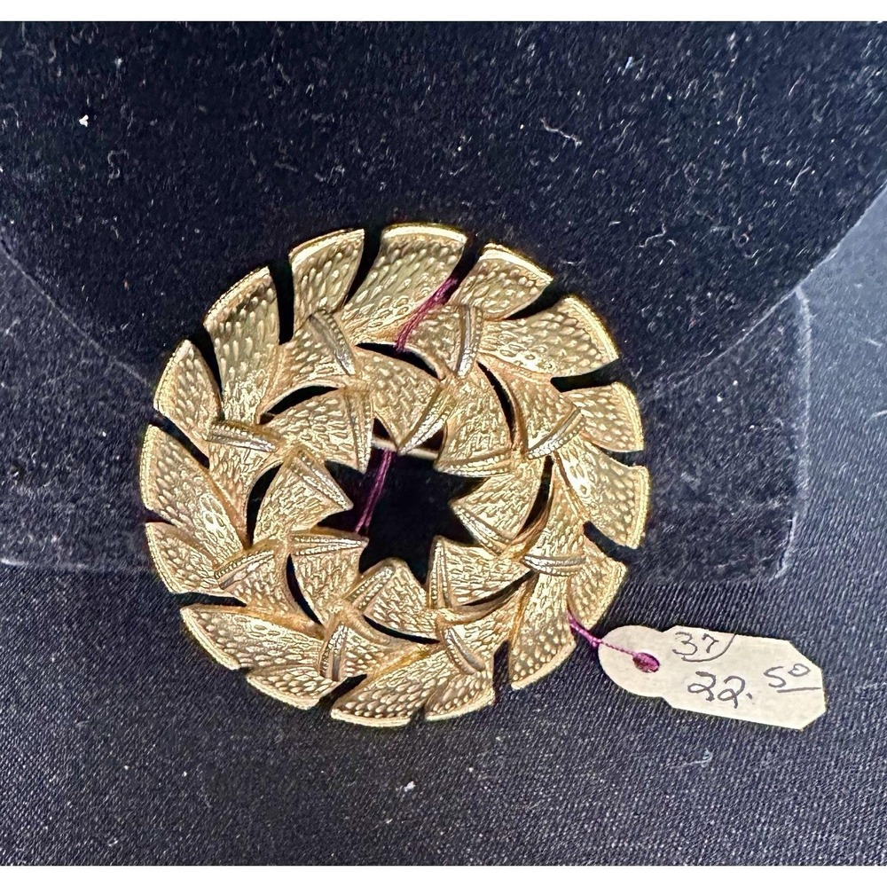 Rare Vintage Corocraft Coro Gold Tone Textured Wreath Brooch Pin 1960'S-70'S 3"